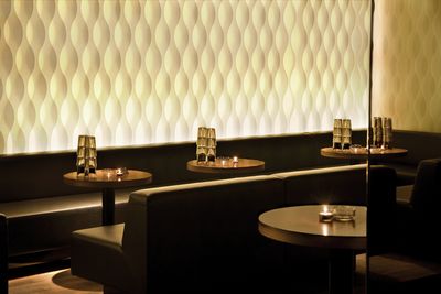 Lamellgardiner, SG 2810, Multi Visio, Room shot "Amber Club", Zurich, Switzerland, Vertical Waves