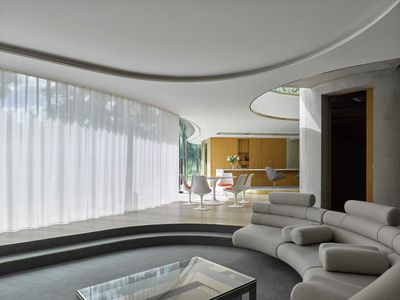 Curtain Systems, SG 5600, Colorama 1, Coombe Park, London, United Kingdom